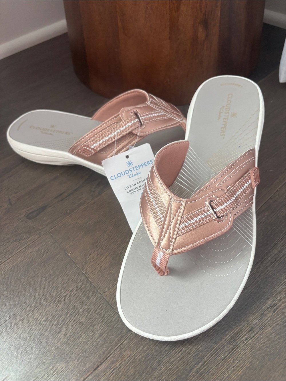 Clarks Cloudsteppers Cushion soft,shock absorbing,lightweight,grip,adjust strap